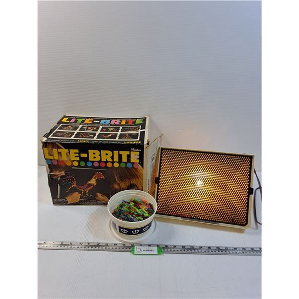 Vintage Lite Brite w/ Pegs - Works