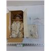Image 1 : Aston Drake Gallery Doll "Claudia" in Box