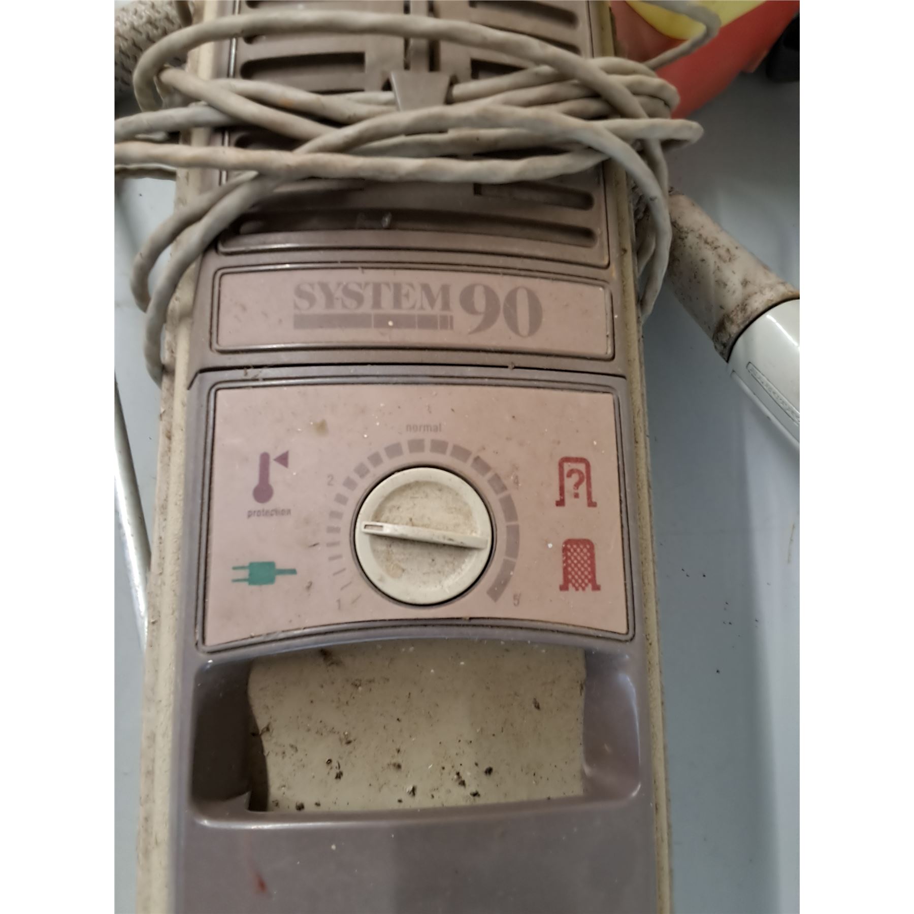 Electrolux System 90 Vacuum- Powers On & 20L Backpack Sprayer- Cannot ...