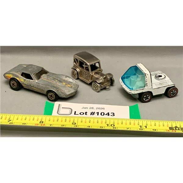 (3) Vintage Hot Wheels Redline rare 1969 Heavyweights Cabover; 1975 Corvette