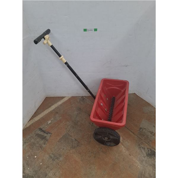 *True Temper Cyclone Lawn Fertilizer Spreader, Cannot Ship