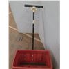 Image 3 : *True Temper Cyclone Lawn Fertilizer Spreader, Cannot Ship