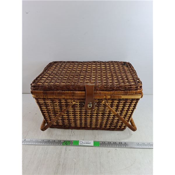 Wicker Picnic Basket 18" x 12" x 11"