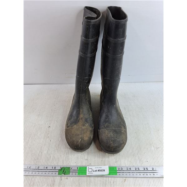 DiamondBack Rubber Boots - Size 9