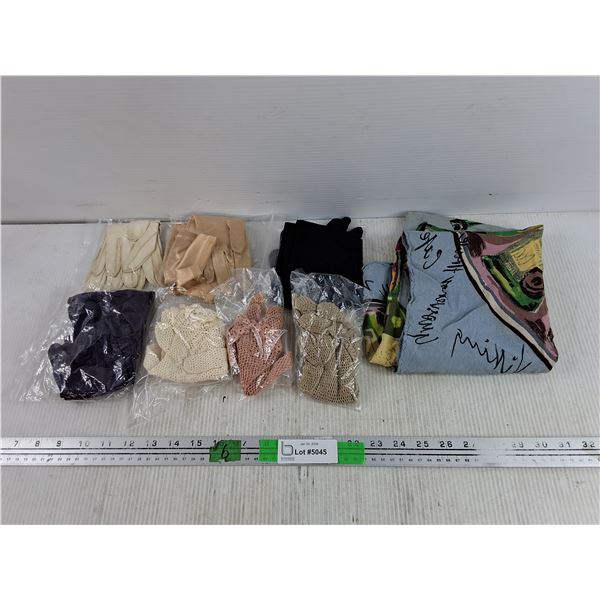 Assorted Woman's Gloves, Cloth 28" x 28"