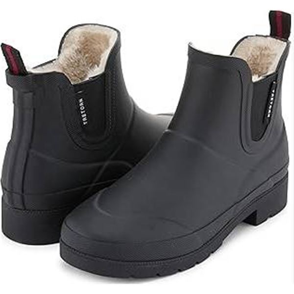Tretorn Waterproof Black Chelsea Boot, Women’s Size 6