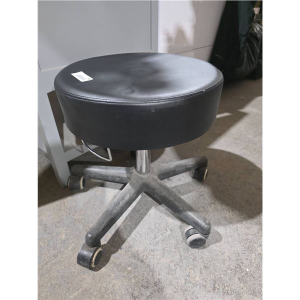 Master Massage Equipment Stool with Rolling Base