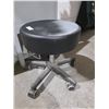 Image 1 : Master Massage Equipment Stool with Rolling Base