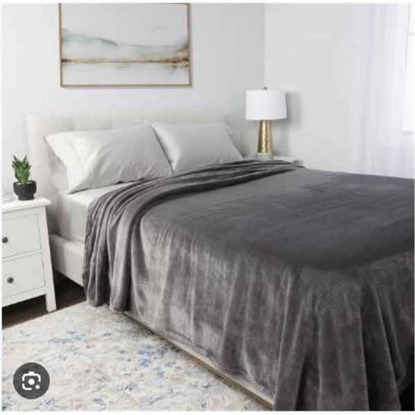 Kirkland Queen Grand Lit Plush Blanket – Gray Pattern