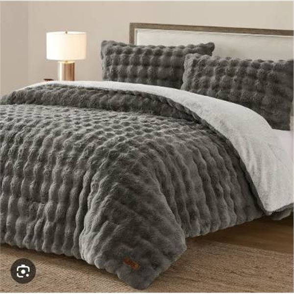 Frye King Blanket With 2 Pillow Cases, 100% Polyester