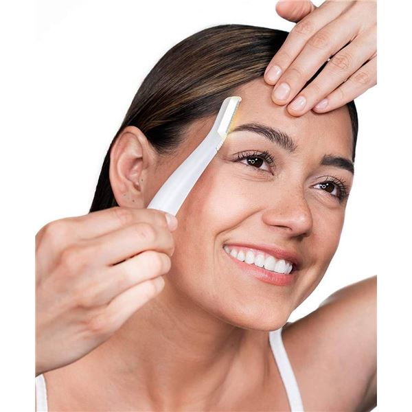 Finishing Touch Flawless Dermaplane Glow Facial Exfoliator & Hair Remover With 6 Replacement Heads