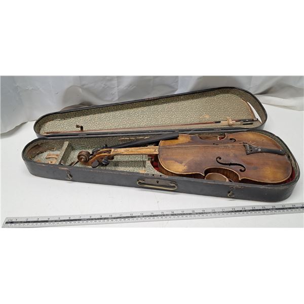 vintage violin with wooden case (some broken parts)
