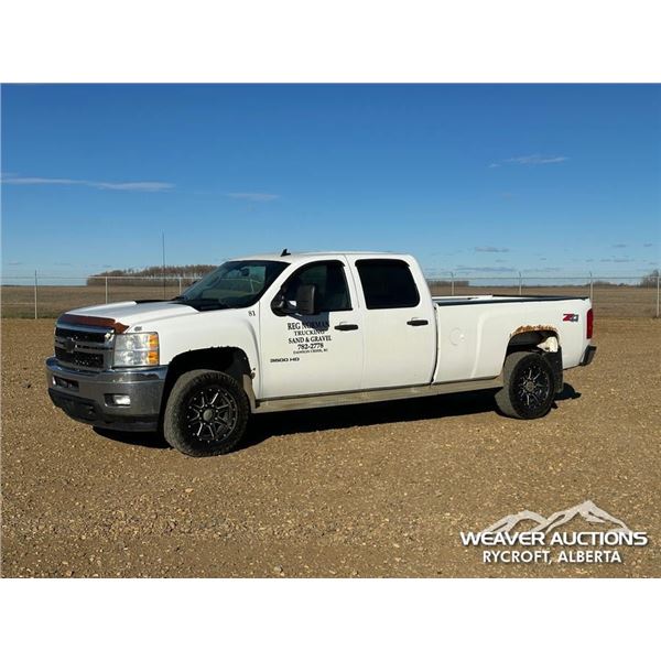 2011 CHEVROLET SILVERADO 3500HD LT CREW CAB PICKUP