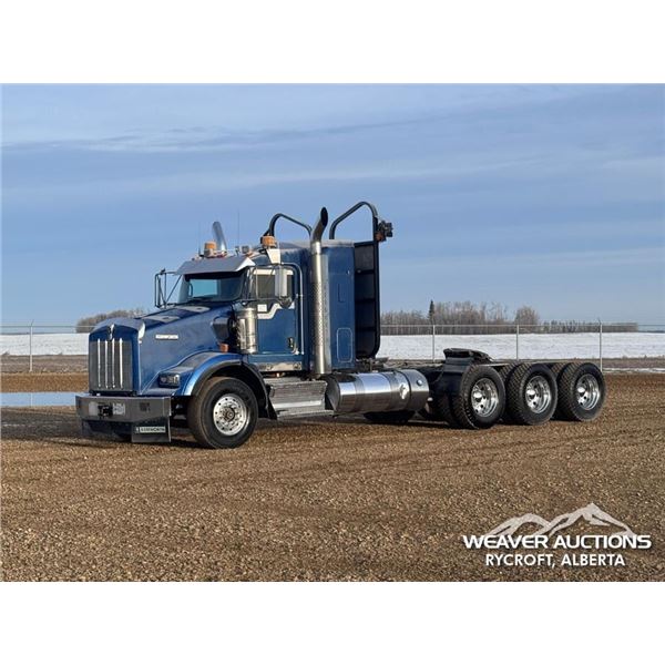 2011 KENWORTH T800 TRI DRIVE SLEEPER TRUCK TRACTOR