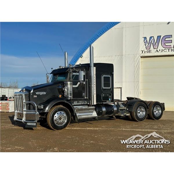 2013 KENWORTH T800 T/A SLEEPER TRUCK TRACTOR