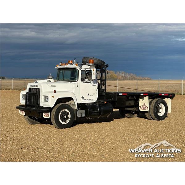 MACK R600 S/A BED TRUCK