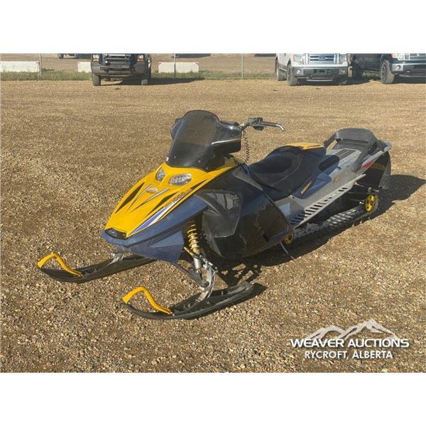 2005 SKIDOO SUMMIT HIGHMARK 1000 SNOWMOBILE