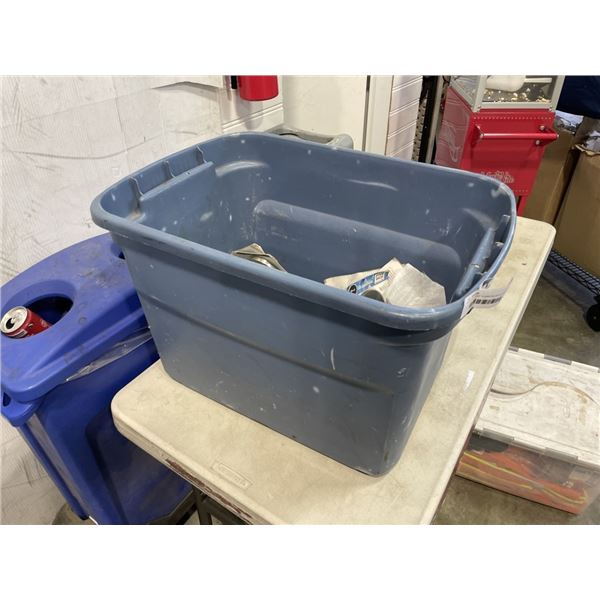 TOTE OF HOUSE NUMBERS AND LETTERS