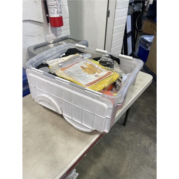 TOTE OF VARIOUS REFLECTIVE GEAR