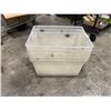 Image 3 : 5 PLASTIC STORAGE TOTES