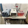Image 1 : 3 SMALL PET CRATES