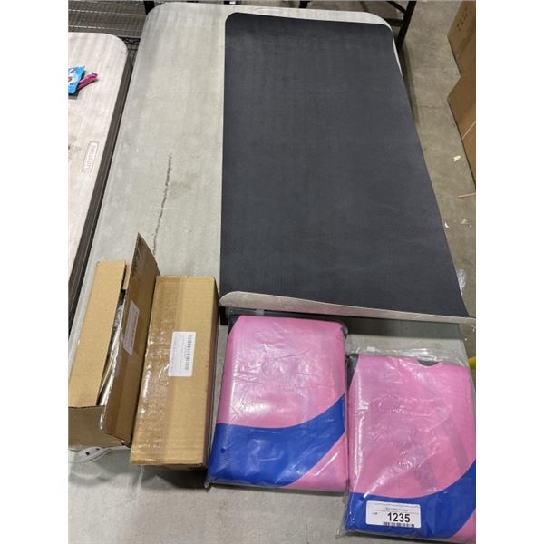 2 NEW 70'S RETRO PINK AND BLUE SHOWER CURTAINS AND 1 NEW SUPER WATER ABSORBENT BATH MATTS, LIGHT GRE