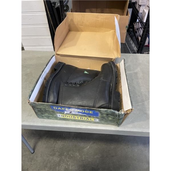 NEW PAIR OF DAFFO MODE STEEL TOE BOOTS SIZE 11, BLACK