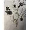 Image 2 : LOT OF ASSORTED JEWELRY