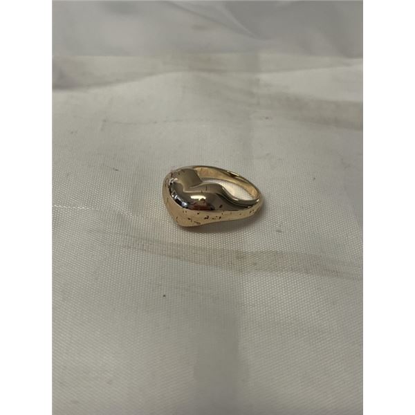 MARKED LILI CLASPE GOLD RING SIZE 6