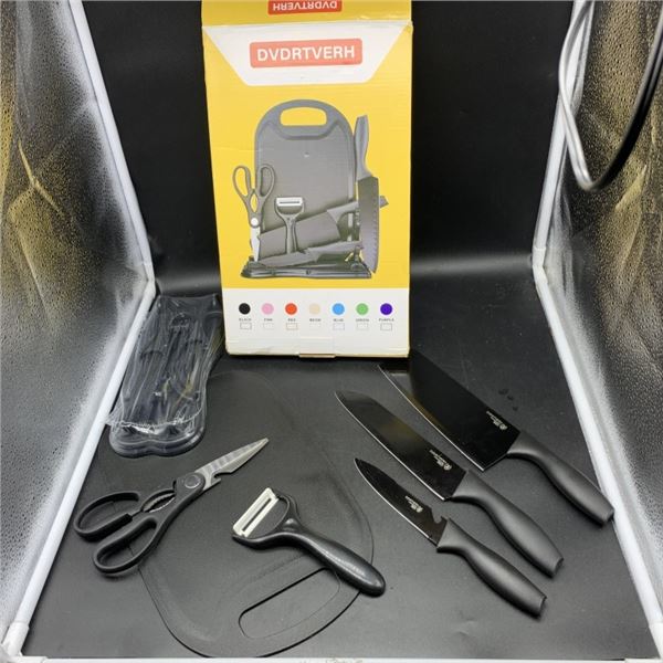 NEW KITCHEN KNIFE SET - BLACK STAINLESS STEEL KNIVES WITH CUTTING BOARD, AND A KNIFE BLOCK (MATTE BL