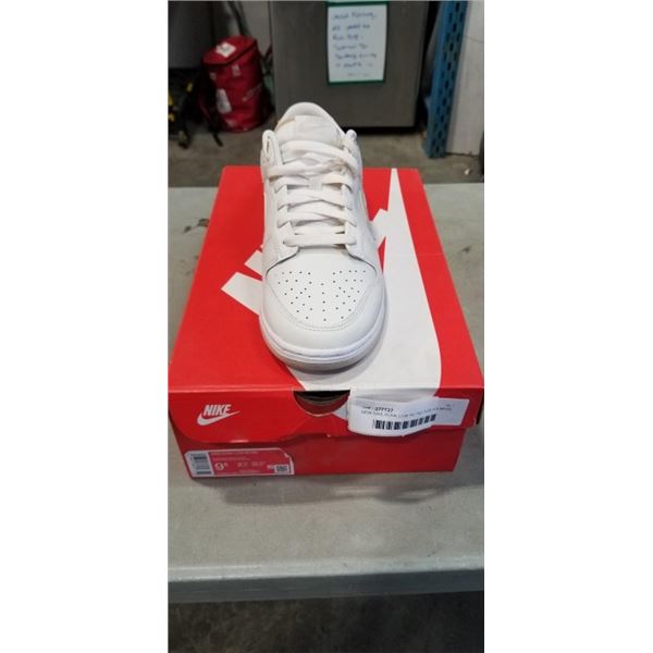 NEW NIKE DUNK LOW RETRO SIZE 9.5 MENS
