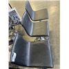 Image 2 : 3 BLACK LEATHER BAR STOOLS