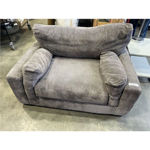 OVERSIZED ARM CHAIR