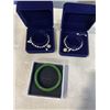 Image 1 : 2 NEW PEARL BRACELETS AND AUTHENIC JADE BRACELET