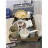 Image 1 : TRAY OF HOUSEHOLD ITEMS