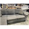 Image 4 : 2 PC GREY FABRIC SECTIONAL SOFA