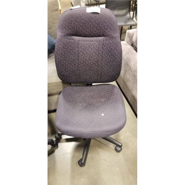 ROLLING OFFICE CHAIR
