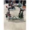 Image 5 : CHRISTMAS VILLAGE GAZEBO AND SCENERIES