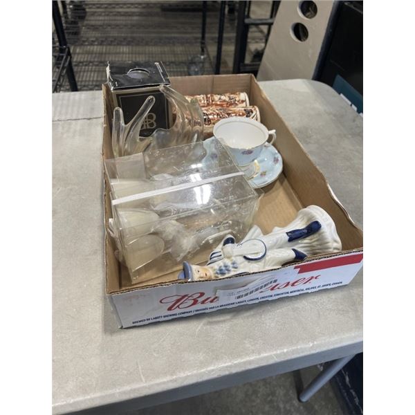 TRAY OF COLECTIBLES INLCUDING COLCLOUGH TEA CUP AND SAUCER