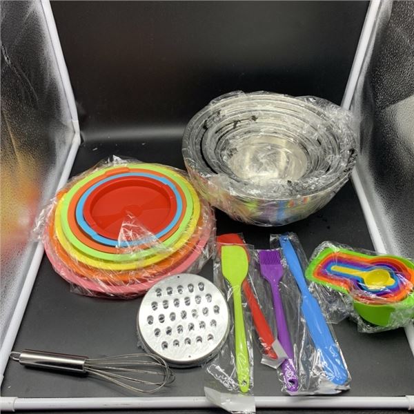 NEW 7-PIECE STAINLESS STEEL MIXING BOWL SET