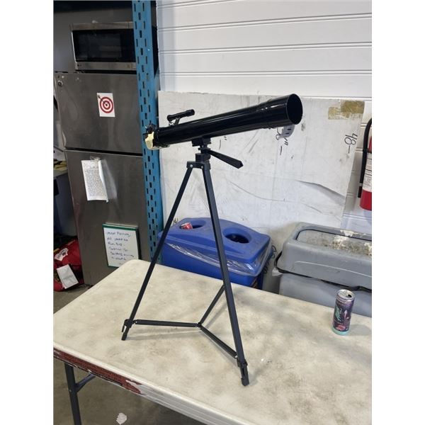 TELESCOPE W/ TRIPOD