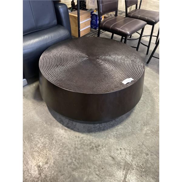 38 INCH MODERN SOLID ROUND COFFEE TABLE WITH HAMMERED LOOK TOP
