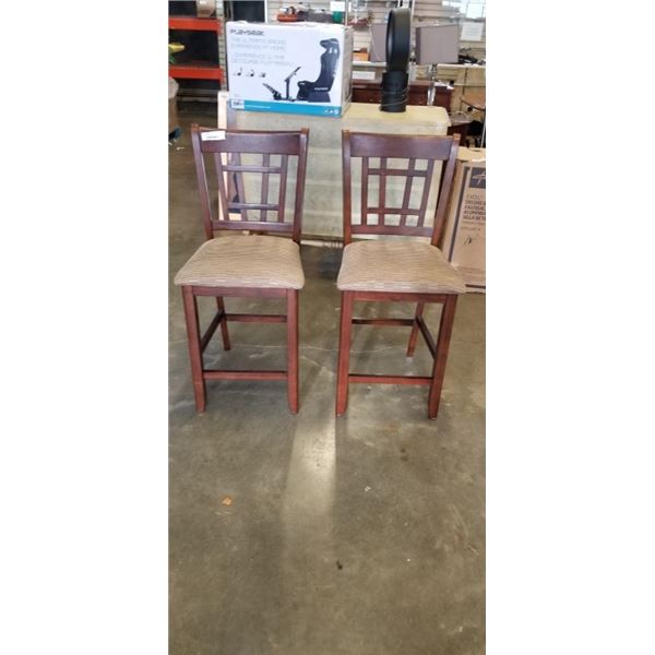 2 WOOD BARSTOOLS