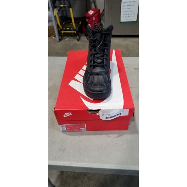 NEW NIKE WOODSIDE 2 HIGH BOOTS, SIZE 4.5Y
