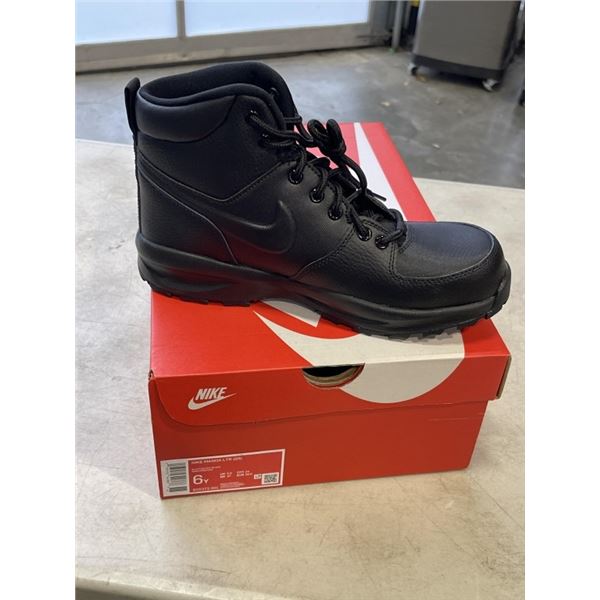 NEW NIKE MANOA LTR BLACK BOOT SIZE 6Y
