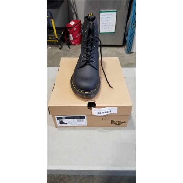 NEW DR. MARTENS 1460 BLACK NAPPA LEATHER BOOT, SIZE US MENS 10, LADIES 11
