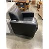 Image 2 : MODERN BLACK LEATHER TUB CHAIR
