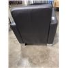 Image 3 : MODERN BLACK LEATHER TUB CHAIR