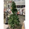 Image 2 : 5.5FT PRELIT CHRISTMAS TREE