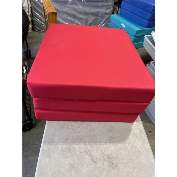 RED FOLDING SLEEP MATT, 27 X 76 INCH